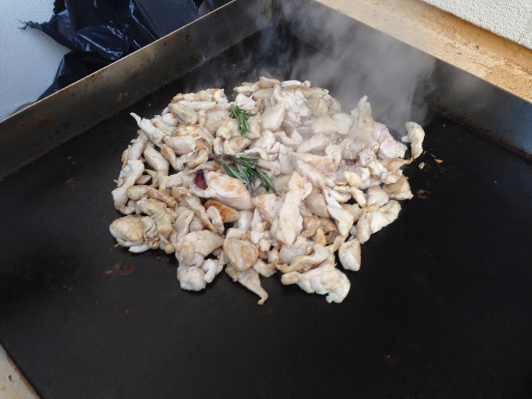 Senza Bimby, Straccetti di Pollo al Rosmarino e Radicchio Lungo alla Piastra