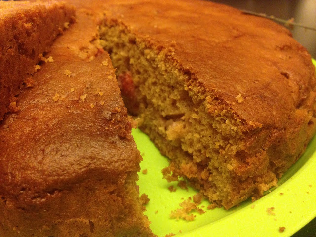 Torta semintegrale con fragole: dettaglio della fetta nell’archivio